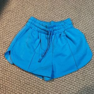 Wild fable. Small. Blue